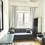Old Town Elegance Retreat Daire Varşova
