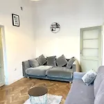 Old Town Elegance Retreat شقة وارسو