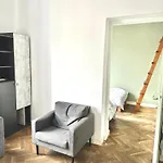 شقة Old Town Elegance Retreat